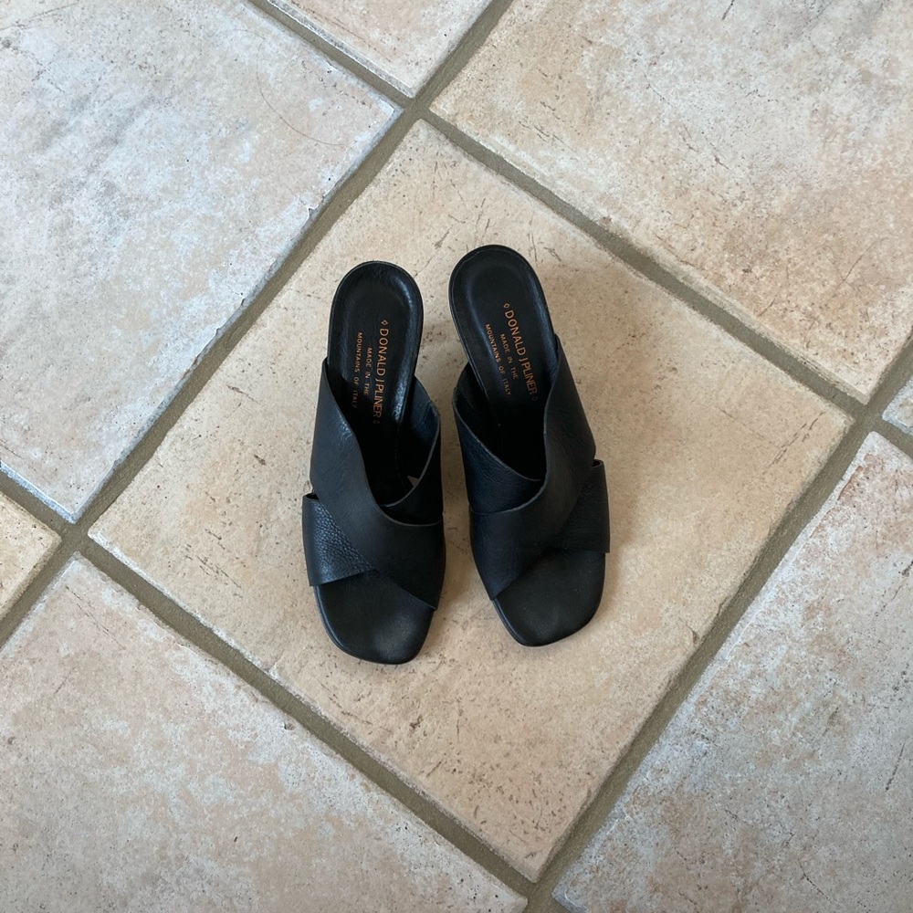 Donald J.Pliner Open- toe pumps- Size 7 M